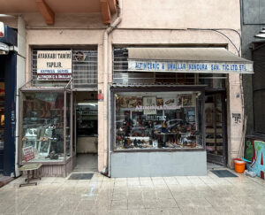 Altın Çekiç ve Ünallar Kundura 1 Altın Çekiç ve Ünallar Kundura