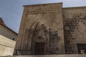 Emir Ömer Mescidi ve Türbesi Taç Kapısı