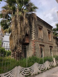 Mahfel, İzmir 3 Karşıyaka Mahfel, Yan cephe görünümü