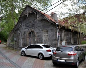 Surp Mesrop Ermeni Okulu