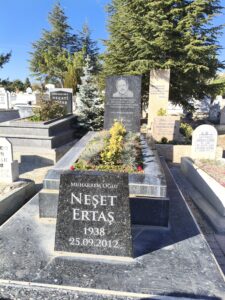Neset Ertas mezarı