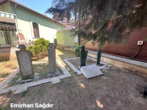 Şeyh Ethem Sırrı Efendi Tekkesi Haziresi 1 Şeyh Ethem Sırrı Efendi Tekkesi Haziresi