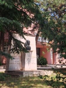 Zübeyde Hanım Büstü, Altındağ