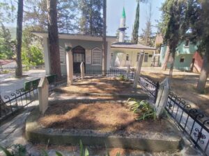 Babam Sultan Türbesi Haziresi