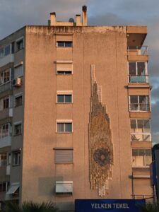 Bostanlı Mh, Irmak Apt, Seramik Pano