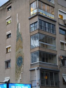 Irmak Apartmanı Seramik Panosu