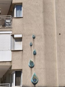 Menekşe Apartmanı Seramik Panosu