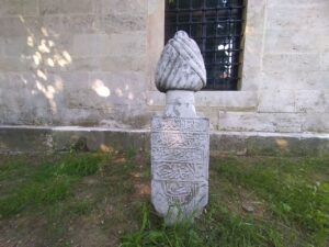 Yunus Paşa Cami Kabristanı Balık Oğlu Monla Mehemmed Ağa Mezar Taşı