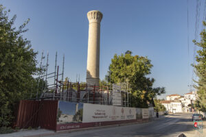 Sütlü Minare Camii
