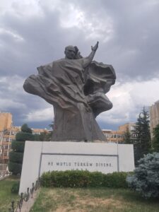 Bayraklaşan Atatürk Anıtı 1 Bayraklaşan Atatürk Anıtı