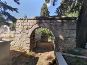 Kapı Kalıntısı