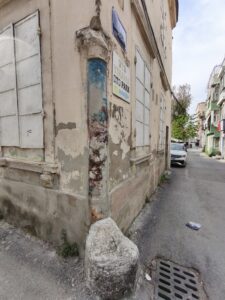 1272 Sokak, Binek Taşı