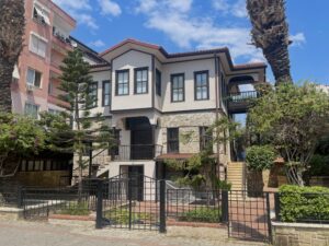 Konak – Şekerhane, Bostancıpınarı Caddesi, 40