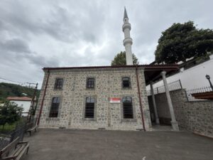Orta Mahalle Camii