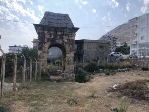 Dört Ayaklı Anıt Mezar