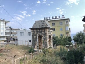 Dört Ayaklı Anıt Mezar