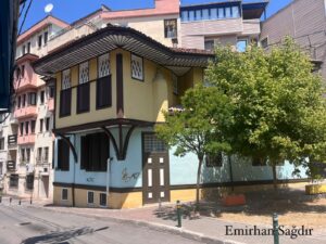 Konak, Akbıyık Caddesi