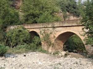 İki Gözlü Köprü, Karacaoğlan