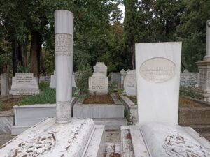 Oya ve Vedat Alemdar kabri.
