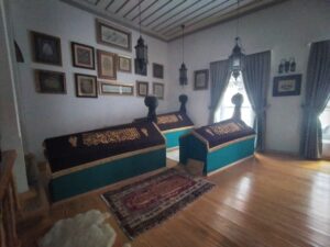 Alaca Minare Tekkesi Sandukaları