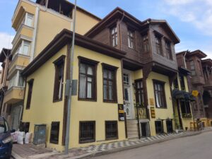 Mithatpaşa, Ortakapı Caddesi, 24